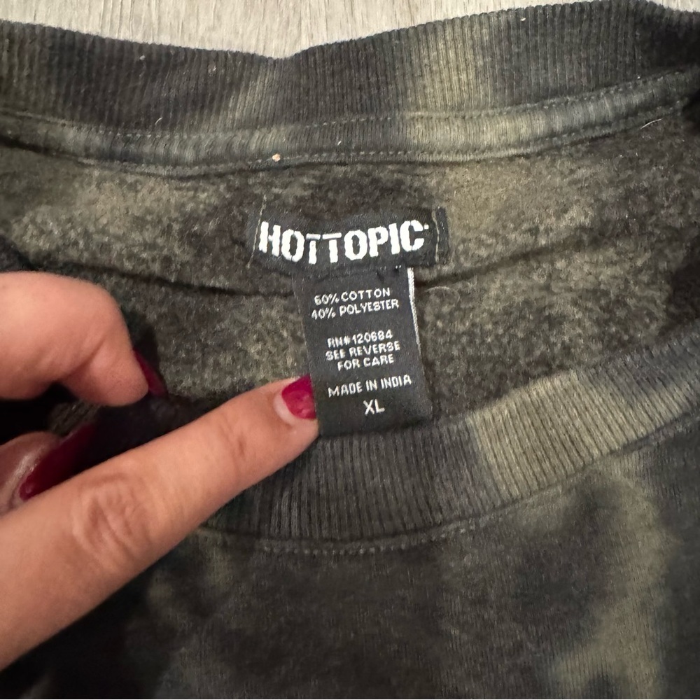 Hot Topic Men’s Greenwash Star Sweatshirt, Size XL, Grunge, Skater, Emo, Punk - Picture 2 of 4